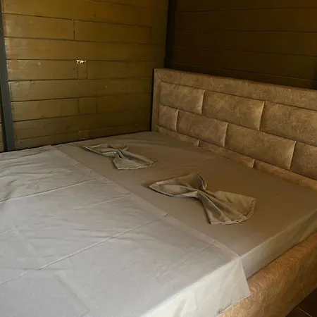 Te Taku Otel *